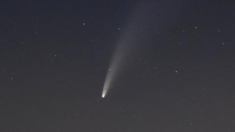 Comet Captured Streaking Across Stonehenge Night Sky - BBC News