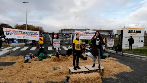 Getty Images Activists block an Amazon centre in Bretigny-sur-Orge to protest the company's impact on climate change