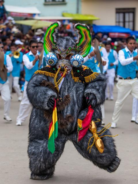 In pictures: Bolivia's colourful Oruro carnival - BBC News