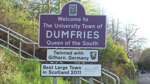 Billy McCrorie Dumfries sign