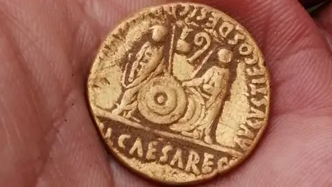 Norwich detectorists describe Roman gold coin hoard find