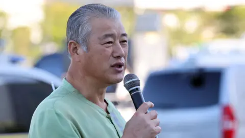 News1 Joo Yeong-bong speaking into a microphone