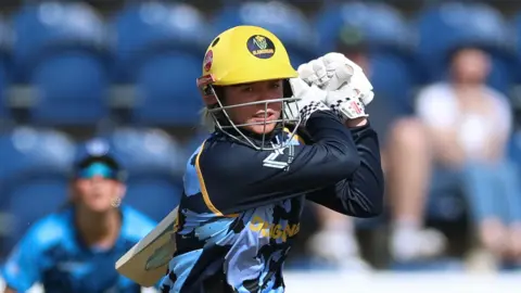  Daisy Jeanes batting