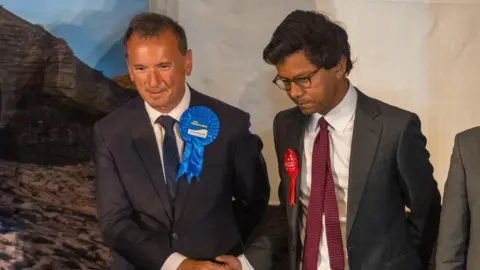 Getty Images Kanishka Narayan shakes the hand of the outgoing Conservative MP for Vale of Glamorgan, Alun Cairns