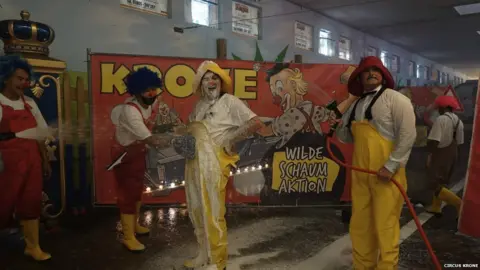 Circus Krone Clowns in car wash