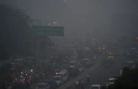 Air Pollution in Delhi: Patients start lining up at hospitals with  breathing woes