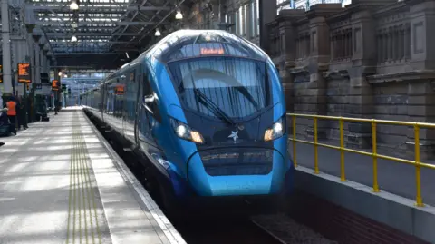 TransPennine Express  A TransPennine train at Edinburgh station 