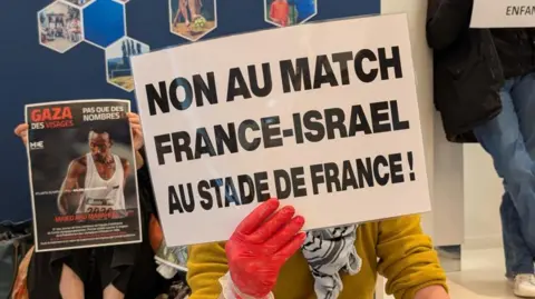 Pro-Palestinian activists Luc Auffret/Anadolu invaded the headquarters of the French Football Federation earlier this month and called for the match to be canceled