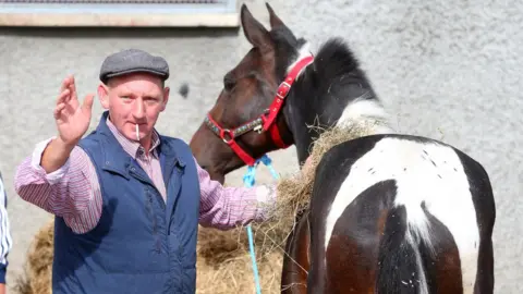 Pacemaker Man waving with his horse