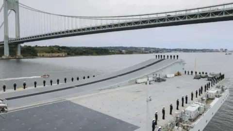 MOD HMS Queen Elizabeth arrives in New York