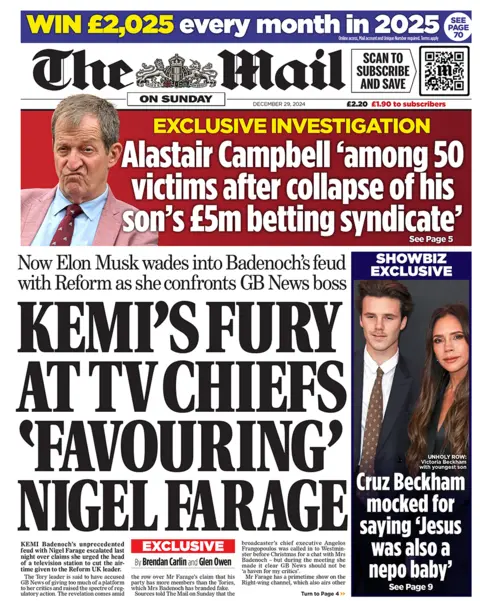 "Kemarahan Kemi pada pimpinan TV 'mendukung' Nigel Farage"membaca tajuk utama Mail on Sunday. 