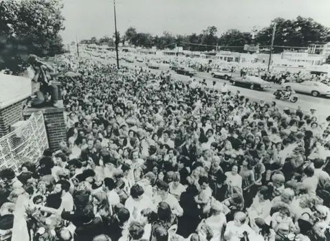 Getty Images Crying; pushing and fainting; More than 10,000 mourners try to force their way into the Graceland mansion to view the body of rock 'n' roll star Elvis Presley. (Photo by Fred Ross/Toronto Star via Getty Images)