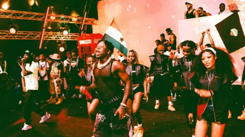 Tidal Rave/Kelvin Buckman Stonebwoy di konser di Accra pada 12 Oktober