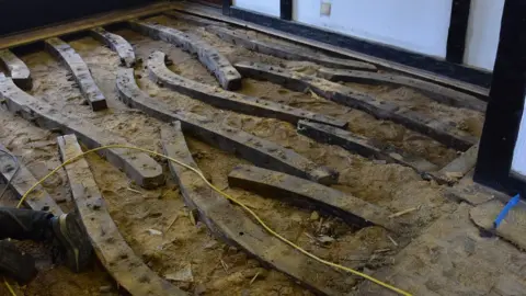 Andy Davis Seymour Inn timbers