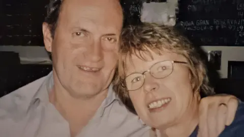 Family Handout Couple