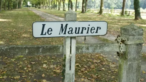 James O'Mara Le Maurier sign