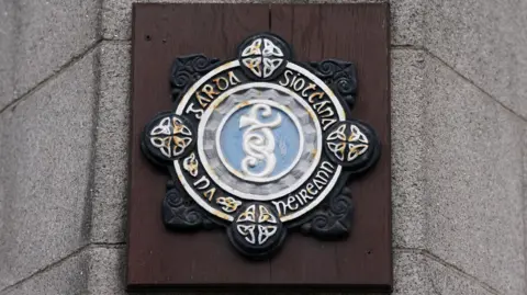 A Garda logo on a wall