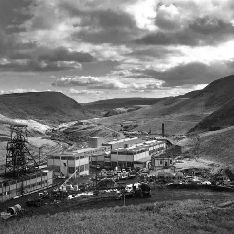 Roger Tiley Mardy colliery in 1985, with the pithead and other buildings in the forefront, and mountains behind