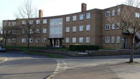 Geograph/Paul Shreeve Flats in Tuckswood, Norwich