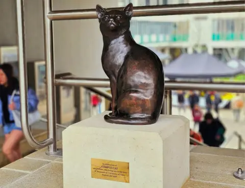 Essex University Student Union Bronze statue of Pebbles