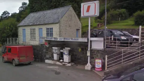 Google maps Dafarn Newydd Store and fuel station