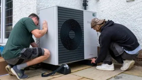 Getty Images Installing a heat pump in Folkestone