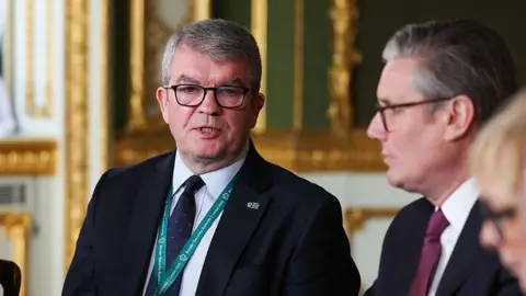 Martin Hewitt sits next to Sir Keir Starmer