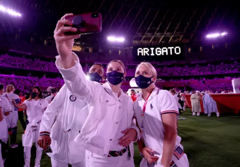 Dan Mullan / Getty Images US athlete Kara Winger poses with team-mates during the closing ceremony of the Tokyo 2020 Olympic Games at Olympic Stadium on 8 August 2021 in Tokyo, Japan