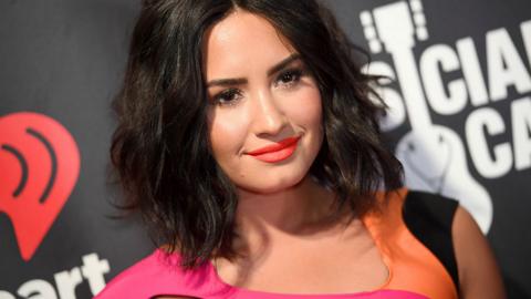 Demi Lovato couldn't be less bothered about photo leak - BBC News