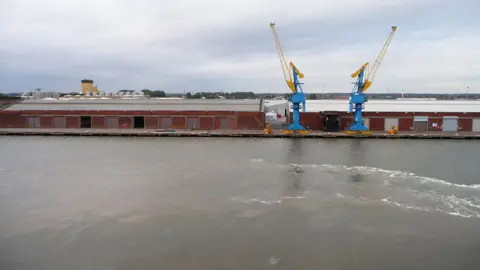 Christine Johnstone / Geograph King George Dock