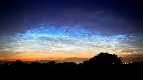 Andrew Lindsay Noctilucent clouds