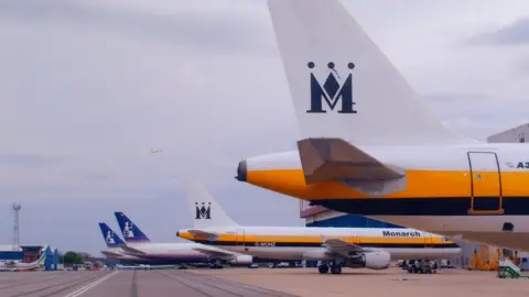 London Luton Airport Monarch aeroplanes, Luton Airport