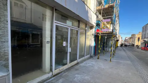 BBC Empty shops on Bangor's high street in Gwynedd, north Wales