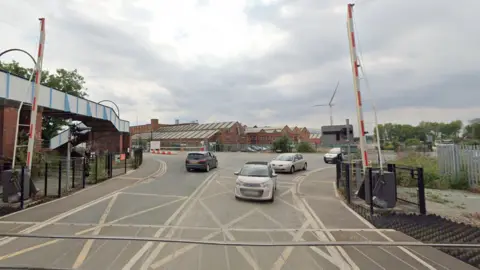 Google Streetview Spondon station tracks