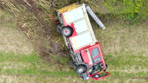 Big Ladder Photographer fire engine on the A272