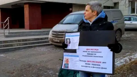 Yulia Savinovskikh Yulia Savinovskikh protesting