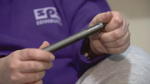 elfbar elfa master akku Vaping kits for prisoners to cost £150,000