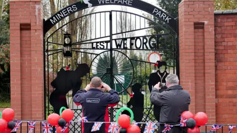 The entrance to Miners Welfare Park