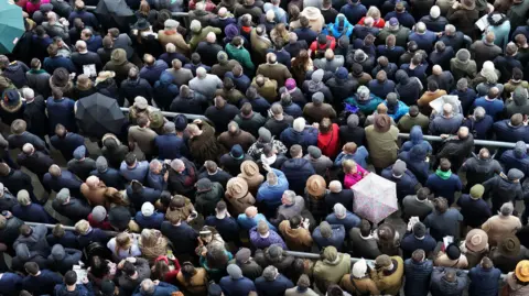 PA crowd at the races