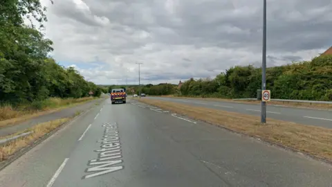 Landscape of a long road with a 40 mile per hour speed limit