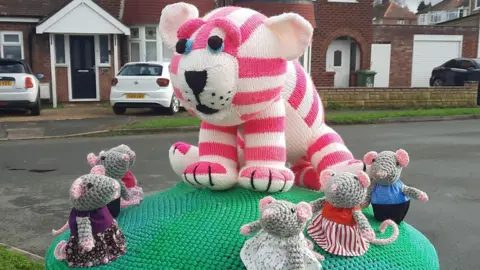 Sue Cockroft Bagpuss post box topper