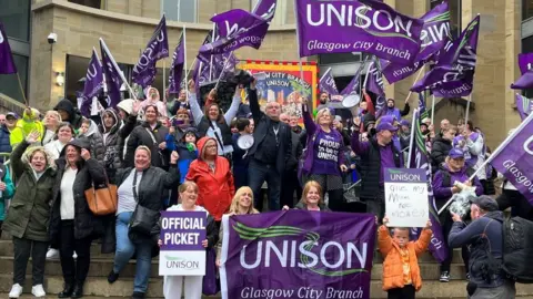 Scotland schools strike Strikes at Scottish schools go into