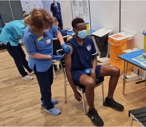 PeterheadFC players getting vaccinated