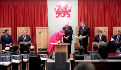 GARETH EVERATT The queen opening the Assembly in 1999