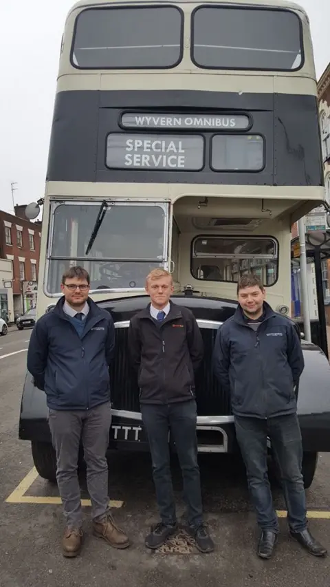 Wyvern Omnibus The vintage bus service