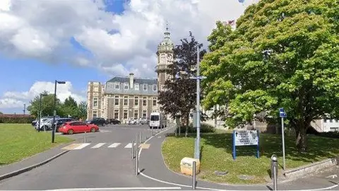 Google Maps Entrance to hospital