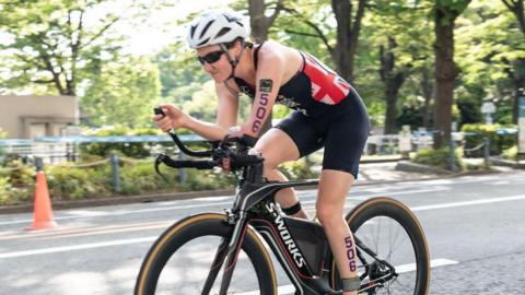 Claire Cashmore takes on the cycling leg of the World Triathlon Para Series in Yokohama, Japan