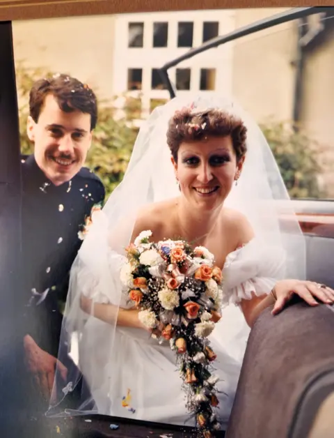 Family Ian and Wendy Burton on their wedding day