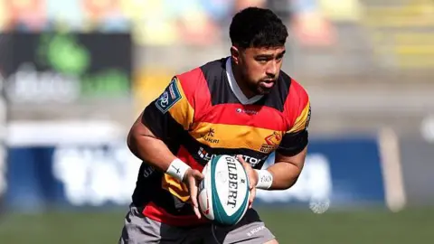 Manaaki Boyle-Tiatia holds the ball with two hands during a match for Waikato 