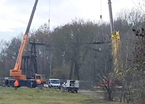 Glyn Pepper Cranes removing Brinsley Headstocks